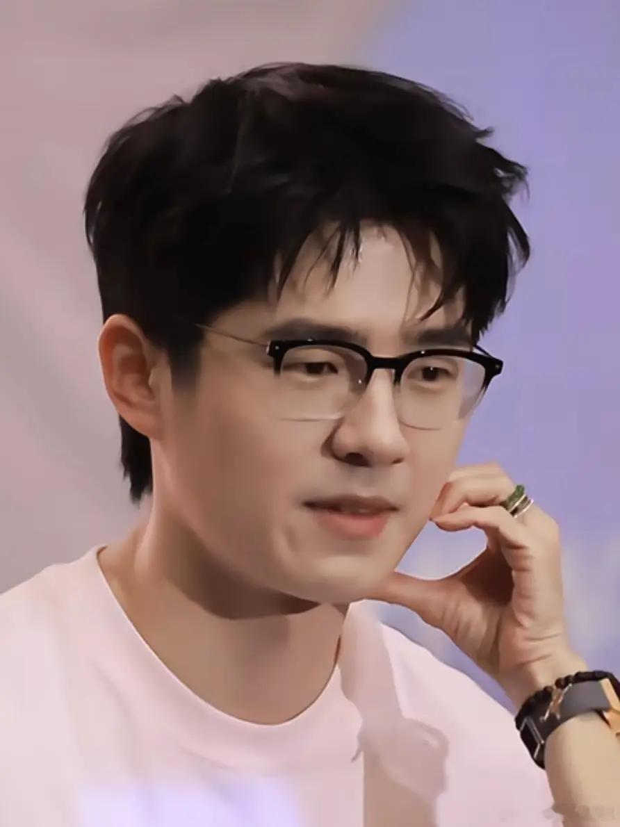刘昊然是胖了还是发腮了？这状态还有人找他演戏吗？ 