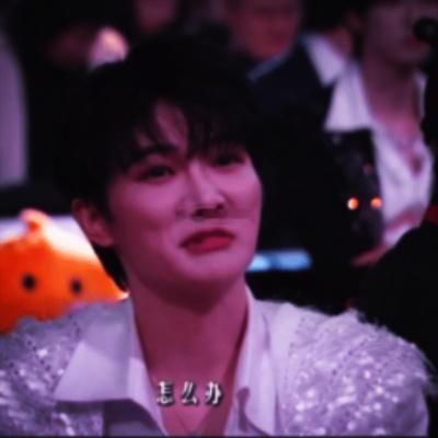 周深紧急表情管理 微博之夜名场面速戳！陈妍希、周柯宇献唱《早安晚安》，和声温柔治