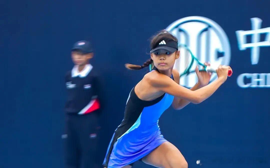 ITF青少年🇺🇸J300女单第三轮[9]🇨🇳孙心然7-5/6-3 🇫?