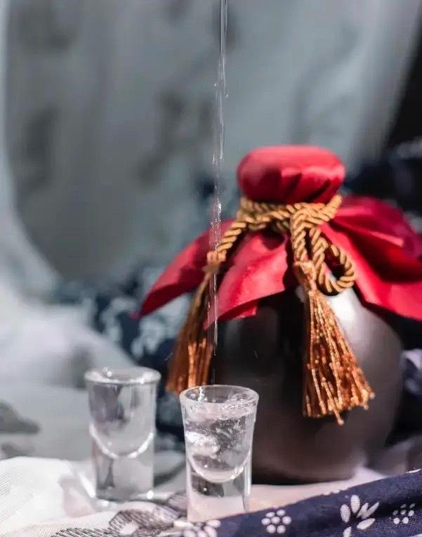 白酒利空突袭，要带崩消费吗？机会还是风险？我有以下看法——昨晚美股三大指数集体下
