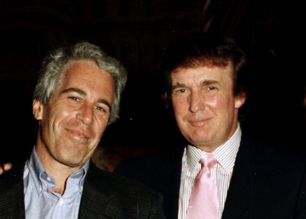 爱泼斯坦档案争议再次升级。

据哥伦比亚广播公司CBS新闻报道，爱泼斯坦案的幸存