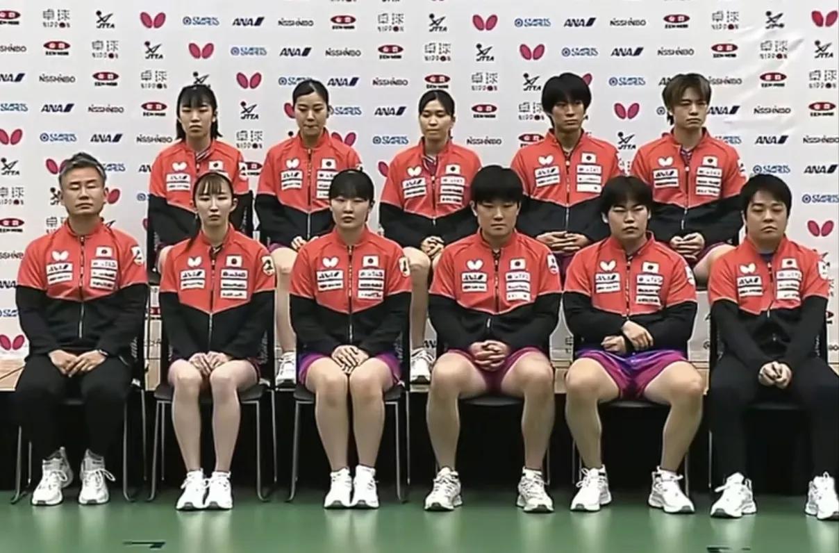 伦敦世乒赛开赛在即，
日本乒乓球队举行了发布会，
这是在宣告自己准备好了。
从采