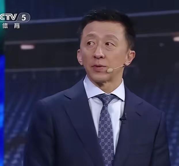 刘越越来越火，不是因为别的，就是因为刘越爱上了解说。
其实刘越在解说方面并没有什