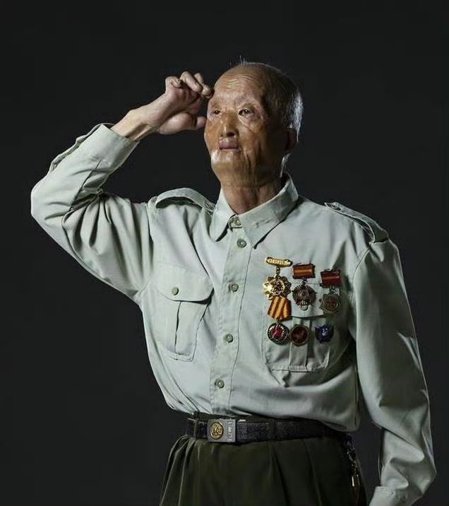 请致敬涂伯毅老英雄！长津湖战役中他被毁容，虽因容貌而不敢出门，却从未后悔为国献身
