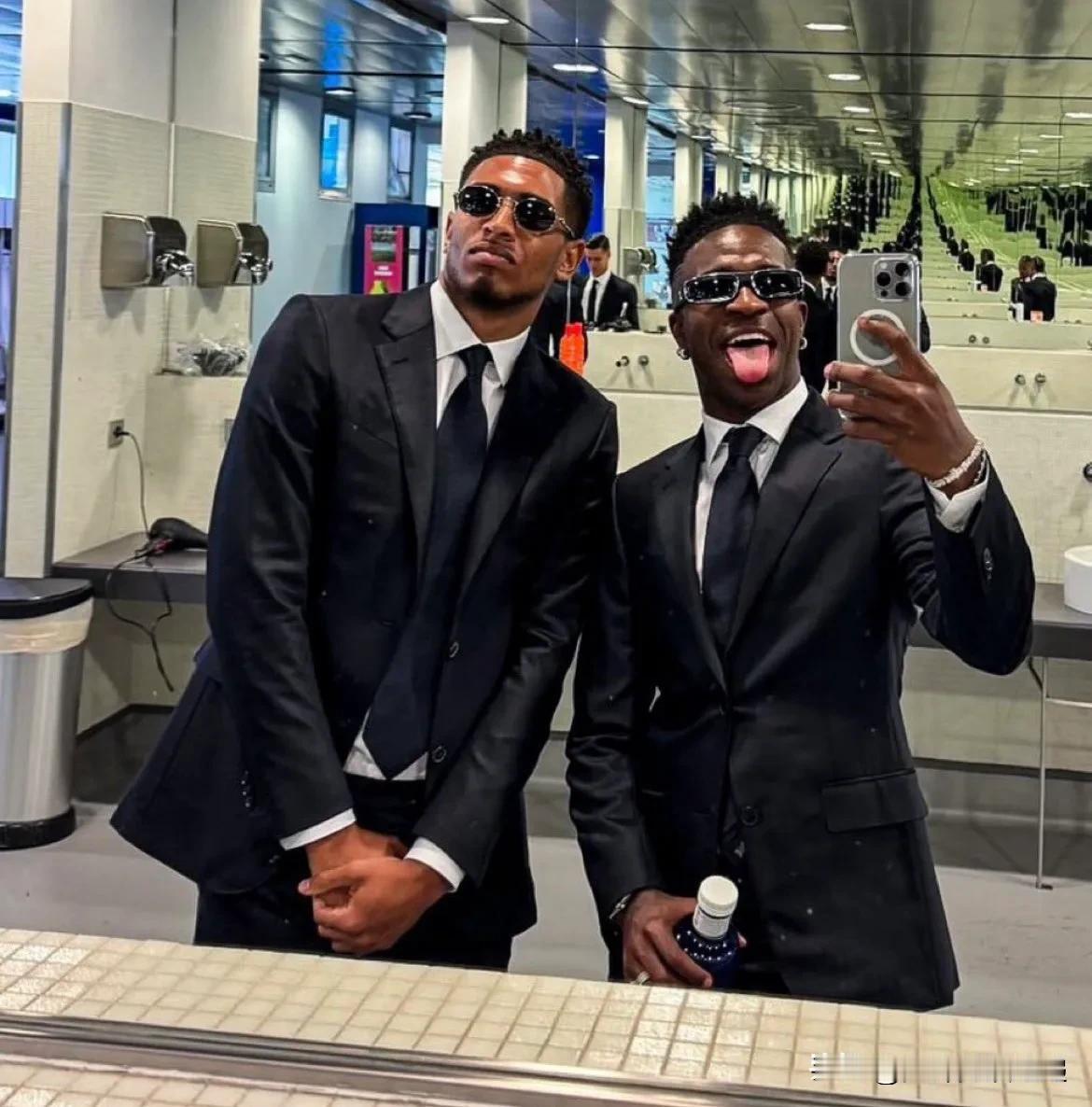 裘德·贝林汉姆 X 维尼修斯本赛季效力于皇家马德里队的综合数据：

👕 75场