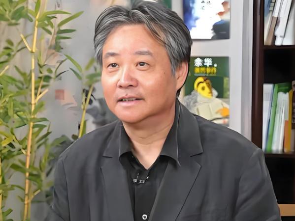余华说：

“一个人最上等的能量来源

就四个字

早睡、断联。”



早睡，