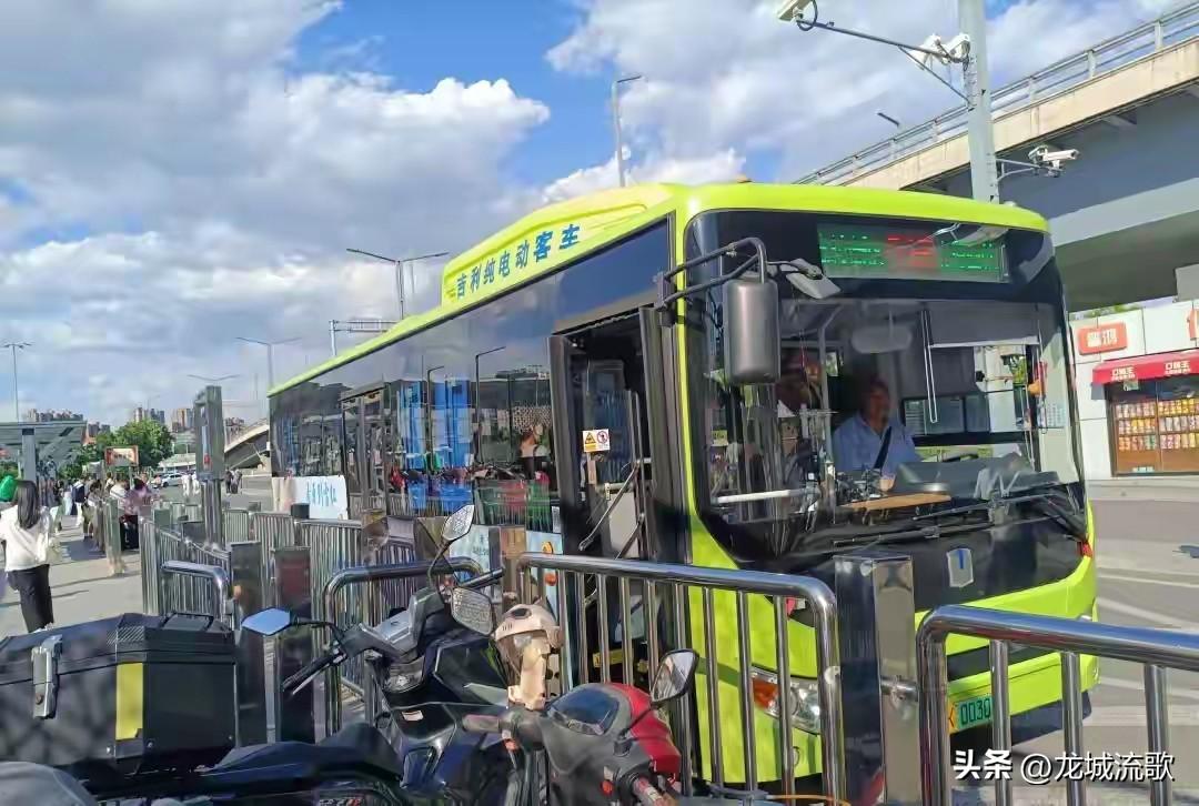 太榆路部分路段又封闭施工了！
太原、榆次就不能好好考虑修一条城际轨道交通？不要总