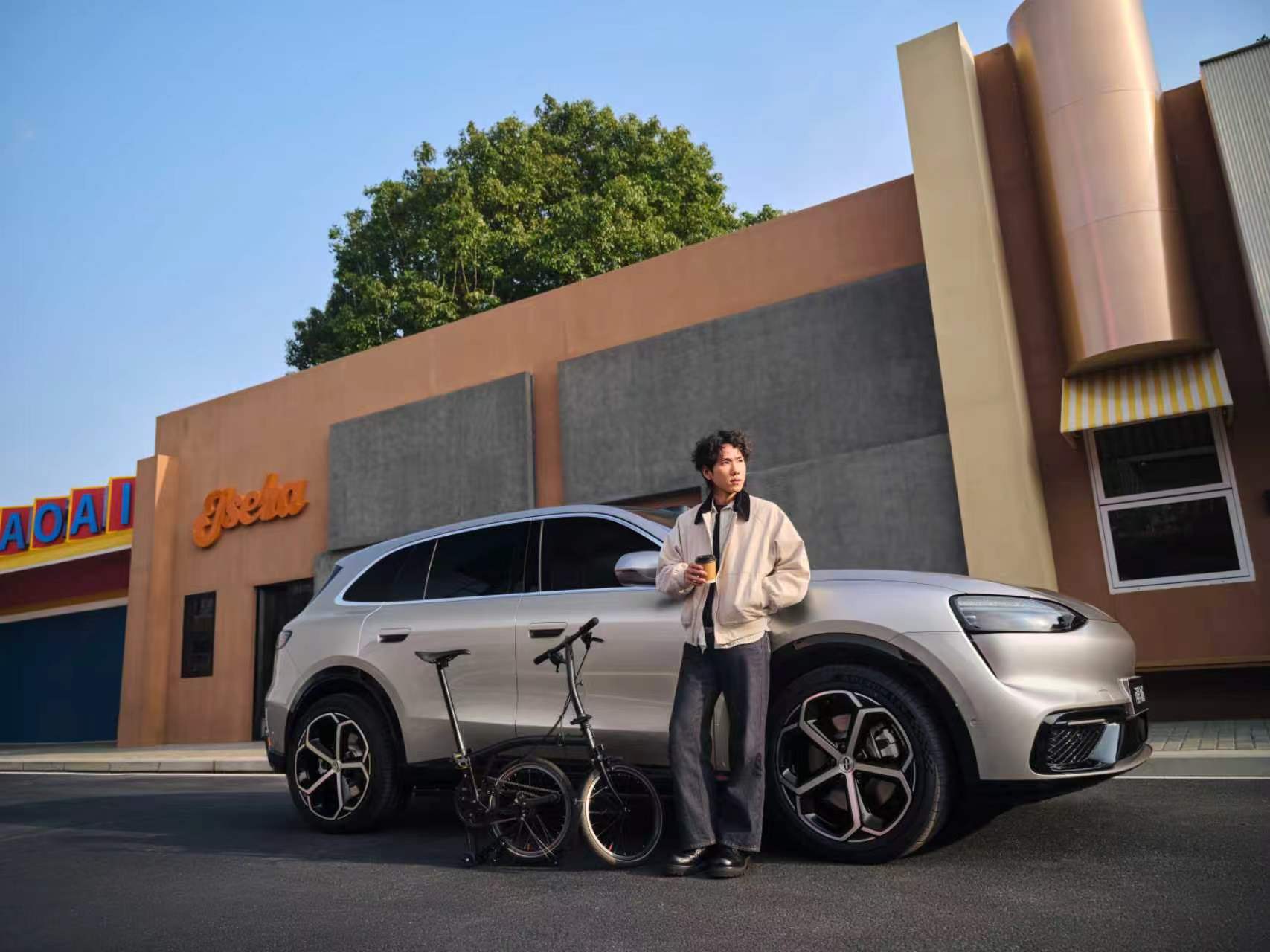 问界M6全系标配途灵平台问界M6这次真的让人眼前一亮，全系标配华为途灵平台驾驶质