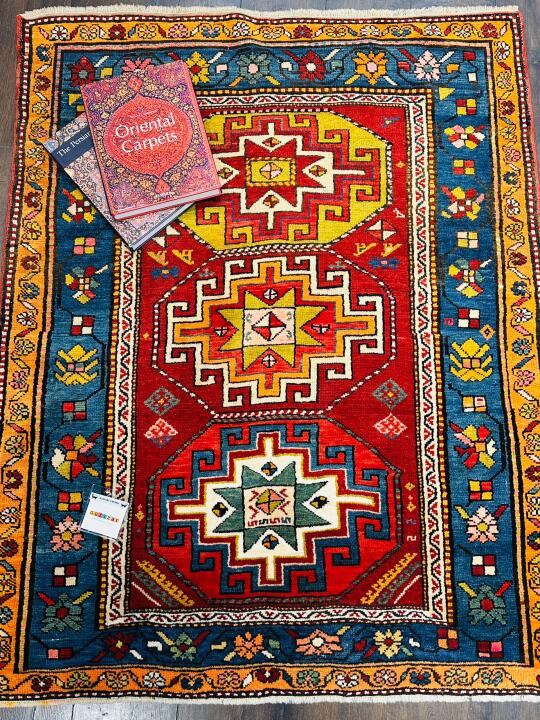 古董希尔凡地毯（Antique Shirvan Rug）