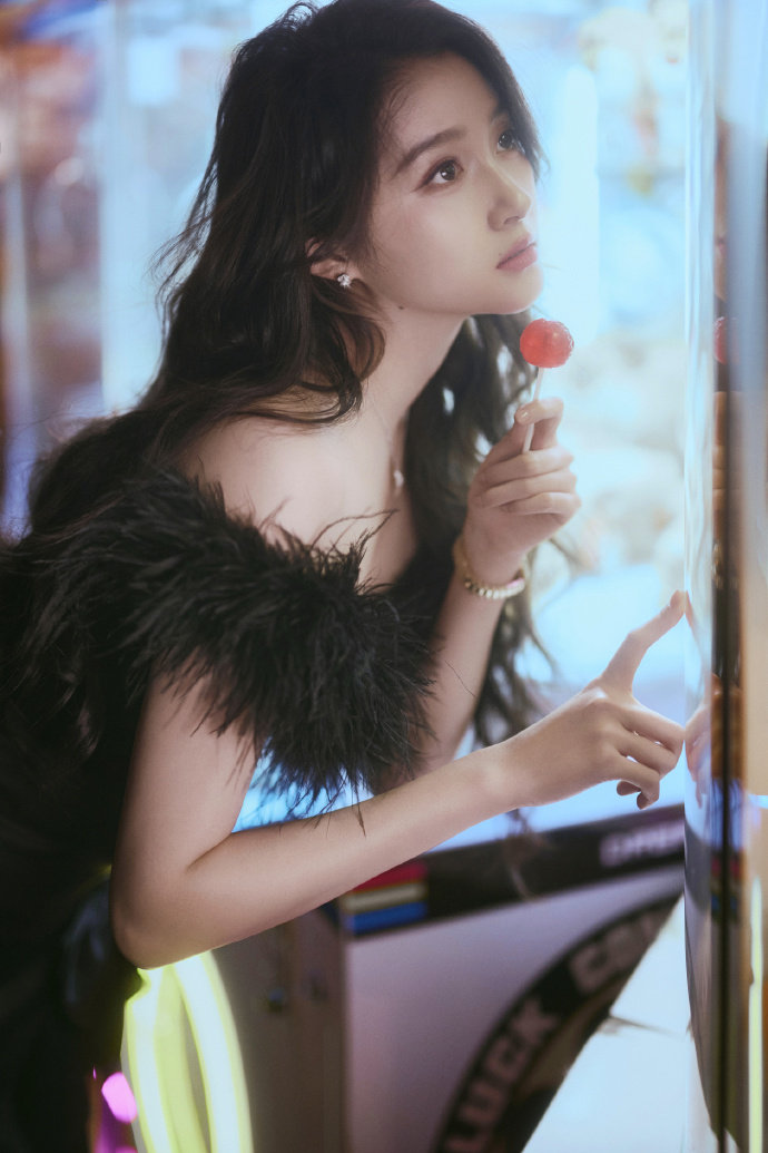 关晓彤跨年妆造正确关晓彤跨年妆造 关晓彤跨年妆造，美哉美哉 