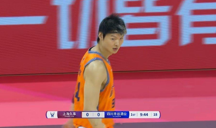 吐槽一下南昌赛区的转播：画质拉满了，帧率却掉线了～球员一跑起来就有拖影，动态模糊