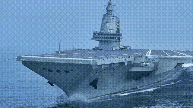 福建舰第二次海试的惊艳表现再次引发了全球关注。这艘中国海军的骄傲，在高速行驶中展