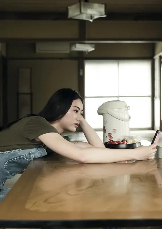 友说得极是！人生最佳状态便是接纳与允许。我们总妄图掌控一切，可生活哪能事事顺遂。