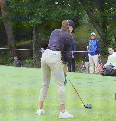 这腰力，高尔夫不愧为第一优雅运动。
世界顶层人士的第一运动选择。