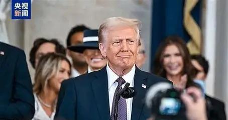 伊朗这一仗，终究是打醒了美国！现在的局势是：以前的美国在赌中国不敢动手，现在美国