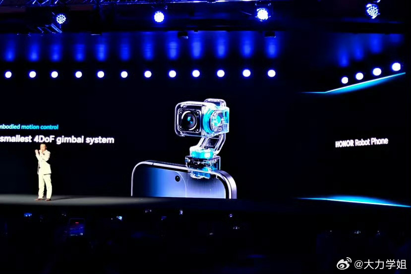 最近被荣耀ROBOT PHONE给刷屏了这创意结合的看起来好好玩~估计得上1w了