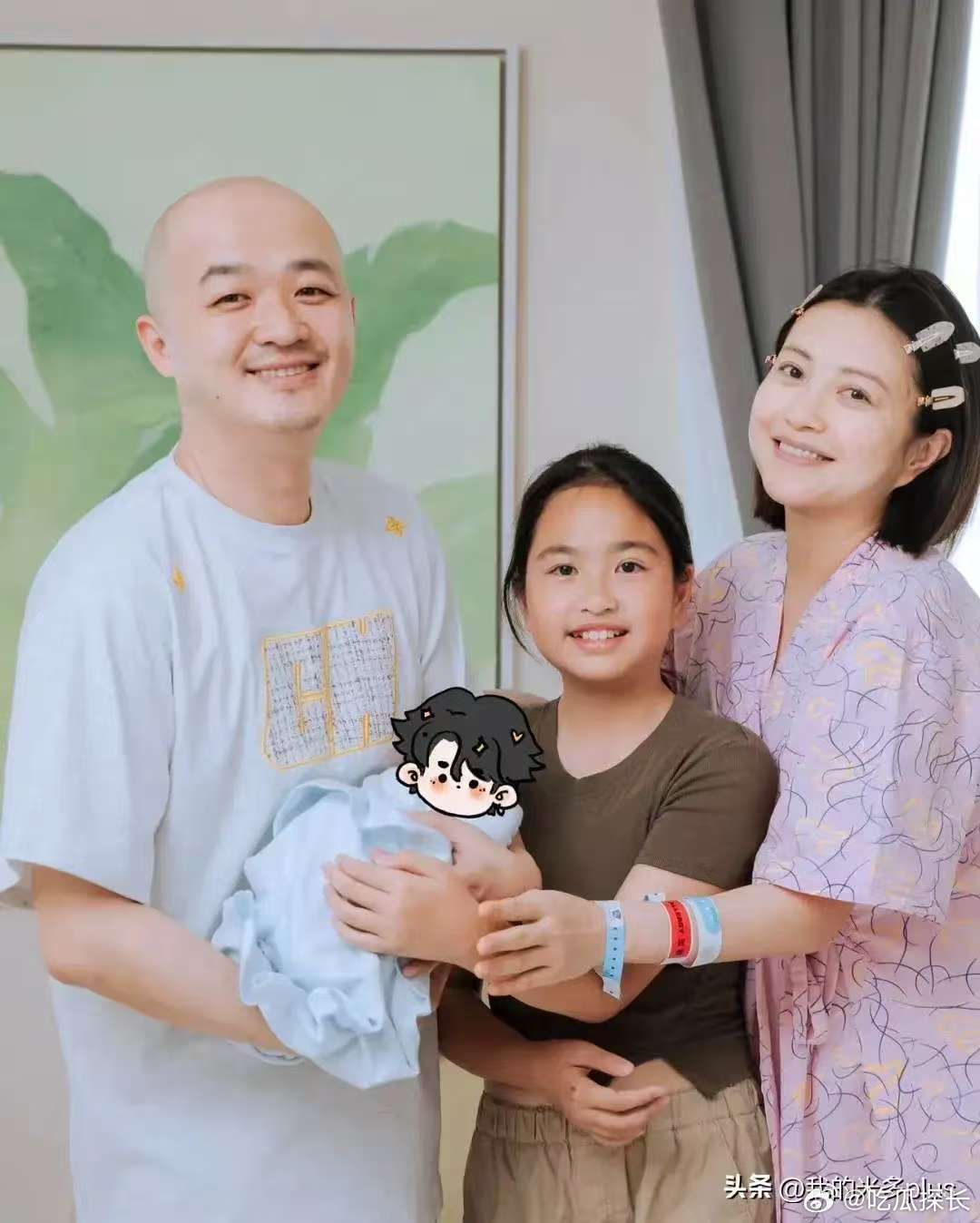 包文婧晒产后3个月身材被包文婧产后 3 个月的状态惊艳到了！倒立瑜伽说练就练，核