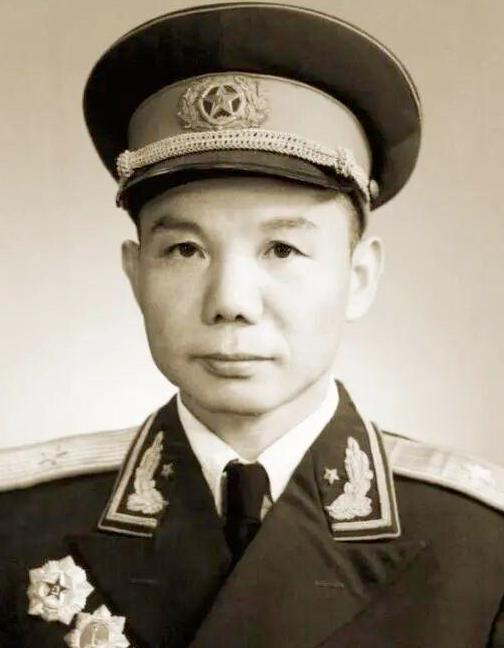 1937年，肖永银扮成乞丐突围后，正喝一碗青稞面粥，却被一位老者识破身份，他惊道