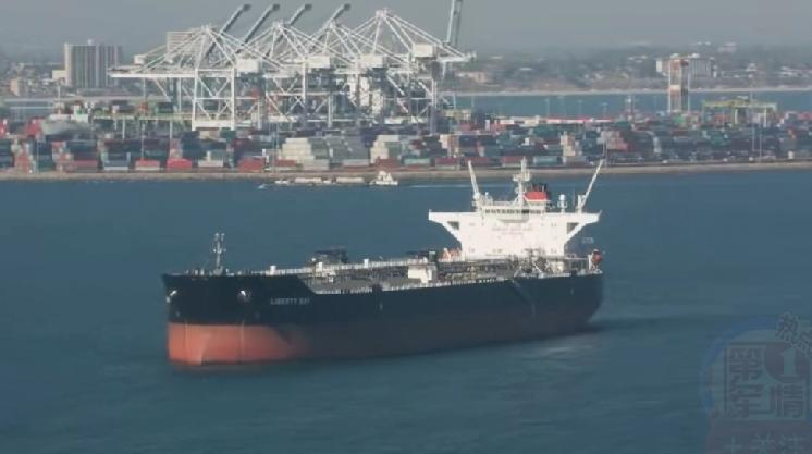 说白了就是伊朗封锁海峡，美国封锁海上伊朗的船只，伊朗的石油卖不出去。伊朗放弃封锁