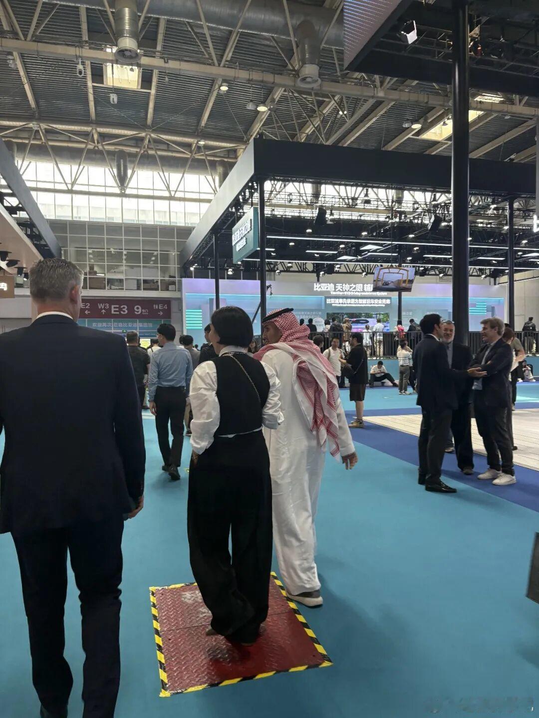爆火！中东土豪组团杀进北京车展，抢订中国车！4月24日，2026北京国际车展开幕