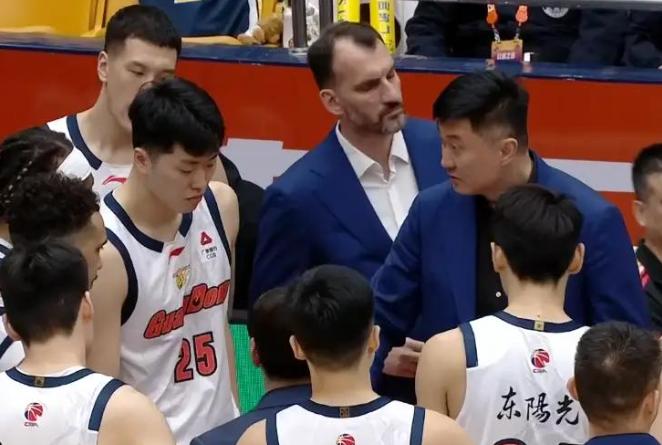 我追广东十五年，头一回见全队靠一个外援扛 38 分，最后还输 13 分！山东 9