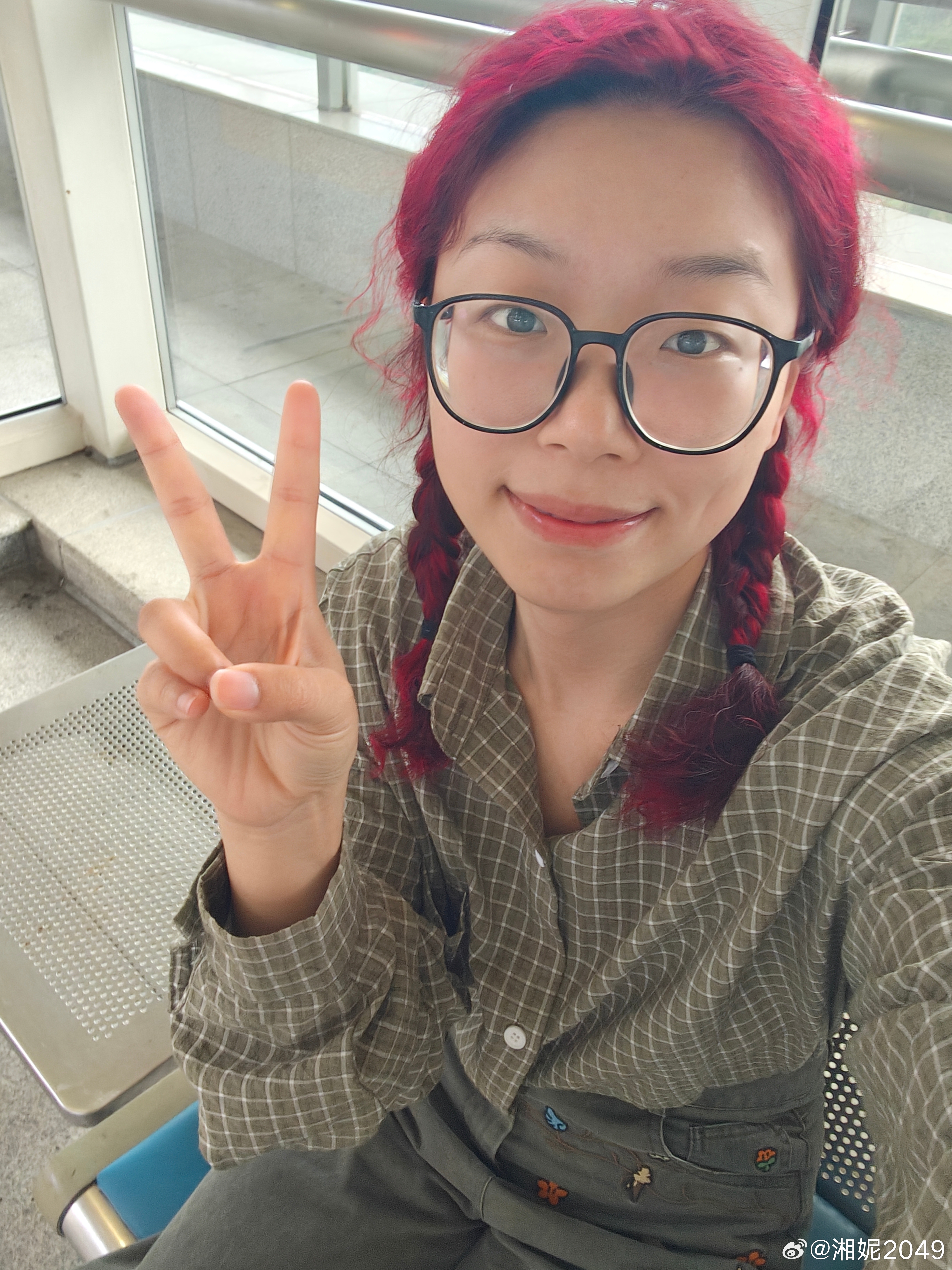 兄弟们早，今天实在是太早了，何师傅要出门干活了（在等高铁ing） 