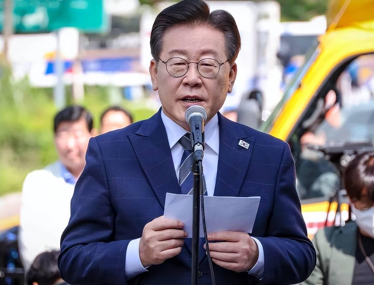 韩国是非常清楚中国已成为实际超越美国第一经济强国，现在若不赶紧乘手里尚存有局部科