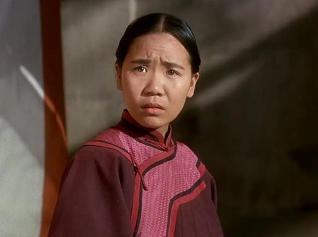 1988年，杨青去参加北影面试，考官说:“你的形象太差了，不适合做演员，但我们还