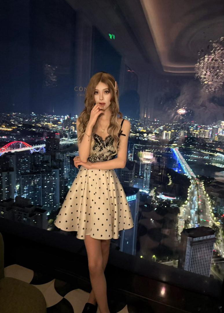 终于落地……在飞机上狠狠p图 
