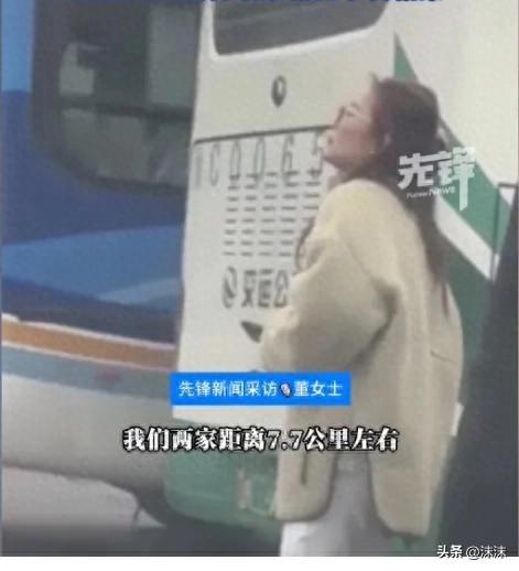 河南洛阳的董女士啊，路上碰到个女孩，两人长得妥妥的确实大像，连神态动作都像复制粘