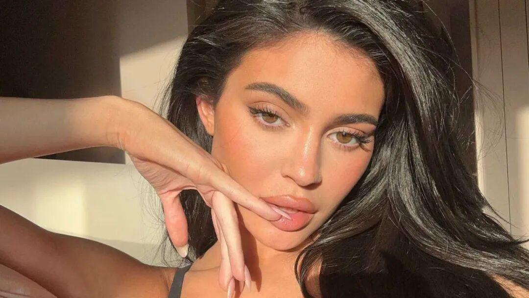 Kylie Jenner 作为歌手的出道首单《Fourth Strike》首日流
