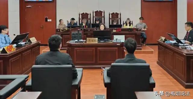 安徽，李某在电商平台两次低价买3箱剑南春白酒，经鉴定是假酒。他申请仅退款，商家只