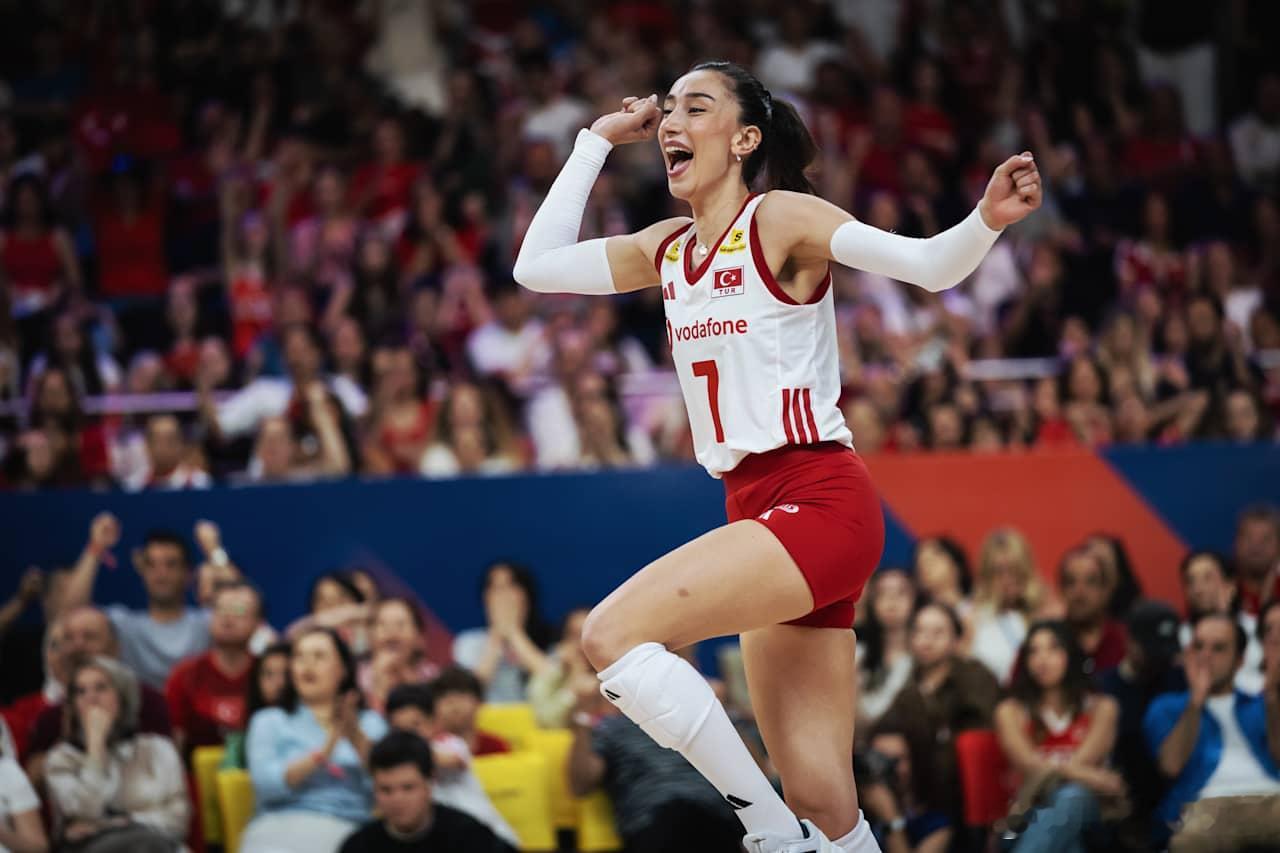 土耳其女排五局大战中3-2险胜德国，怒保世界积分0.01。今晚将迎来对阵中国女排