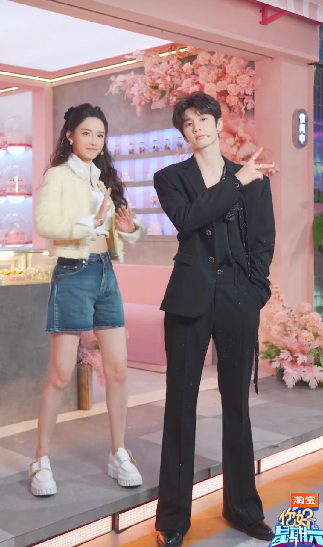 李沁陈哲远hi6拍照打卡ie分明 李沁陈哲远在hi6的拍照打卡太戳人！李沁主动找