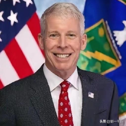 抢到的就是自己的，眼睛都笑眯了。
美国能源部长克里斯·赖特今天说：“委内瑞拉石油