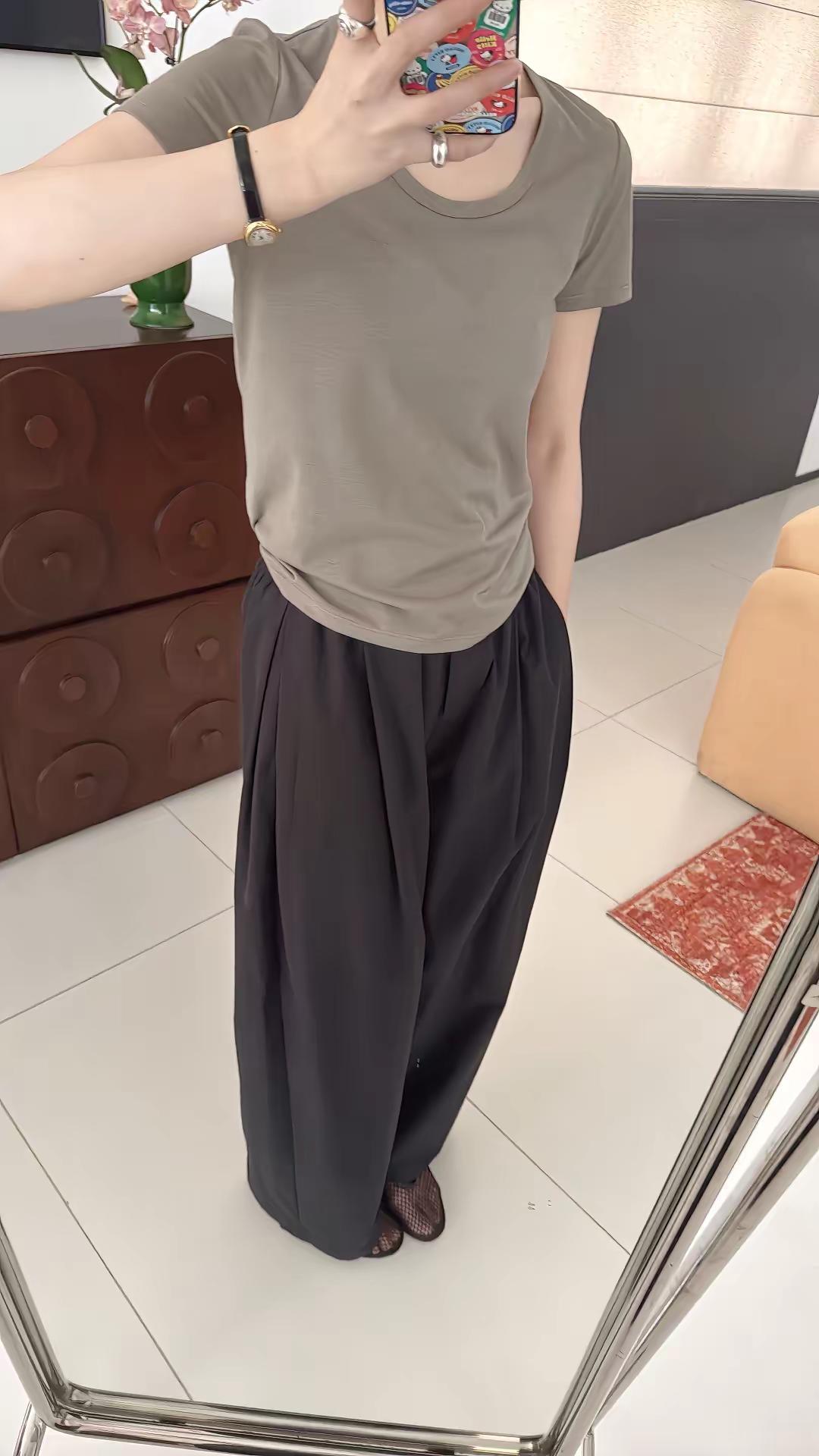 神奇的薄荷T来喽！每一次的穿脱都能让我们呼吸到它的清凉，在闷热的日子里，给自己一
