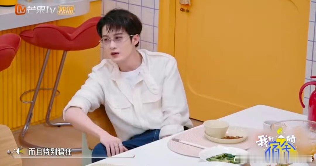 檀健次自曝在国外被偷经历我们的宿舍 听檀健次讲国外的事，剧组摄像机被偷的时候还挺