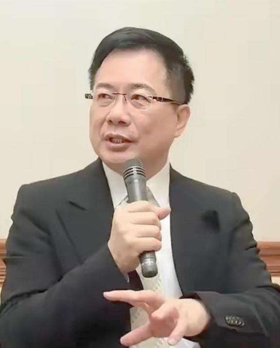 蔡正元说：雄而不霸的结果，注定在国际上是不会有真正朋友的。因为不霸者没人怕，没人