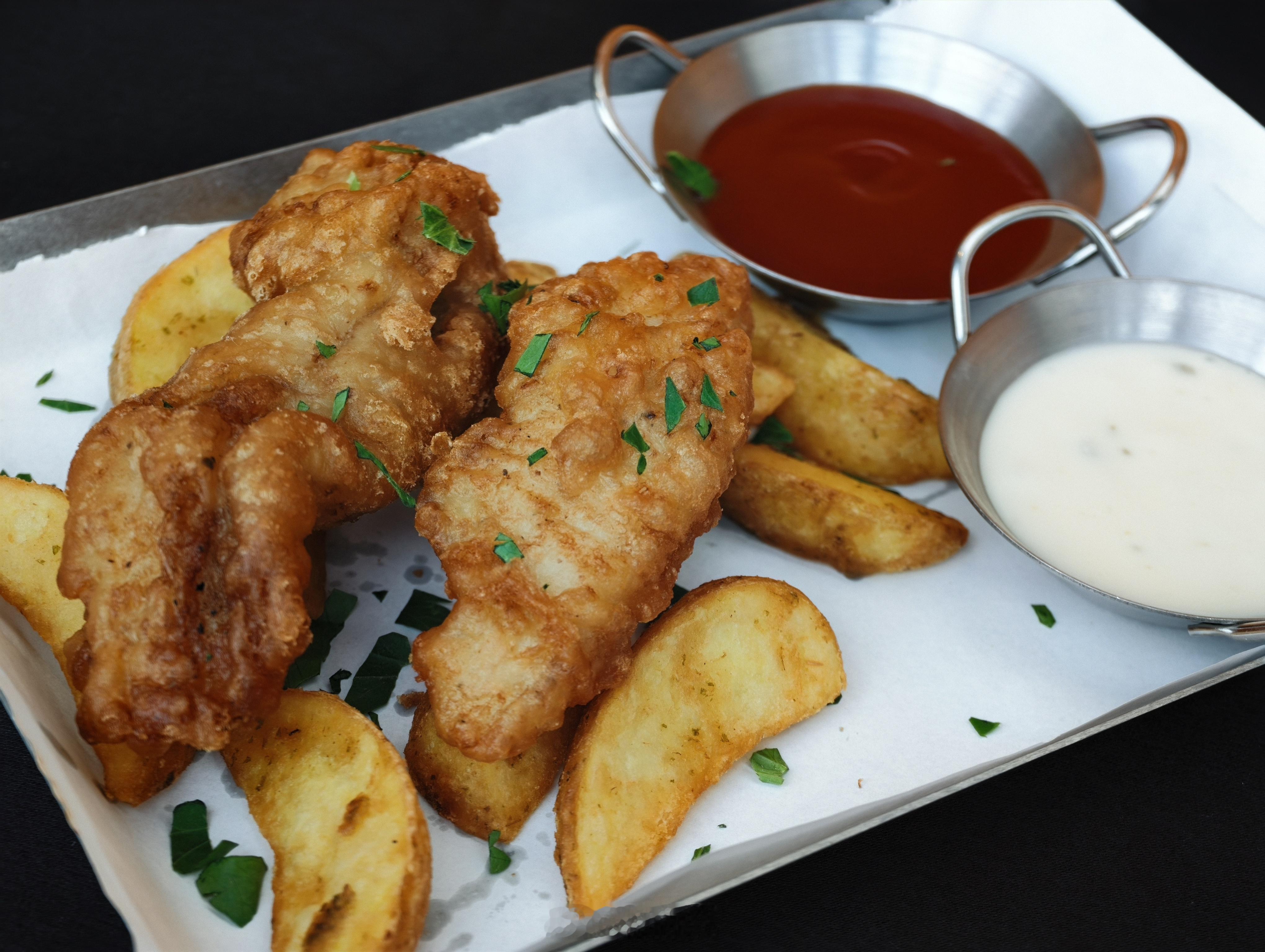 以前都是拿徕卡一瞬拍人文，昨天心血来潮用徕卡一瞬拍吃的，竟然意外的还行