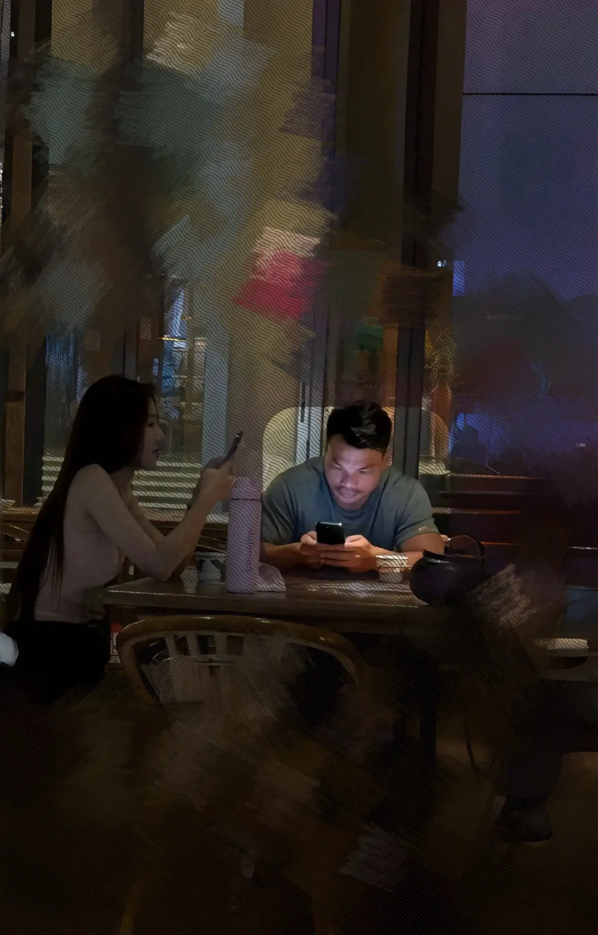 一黑一白
