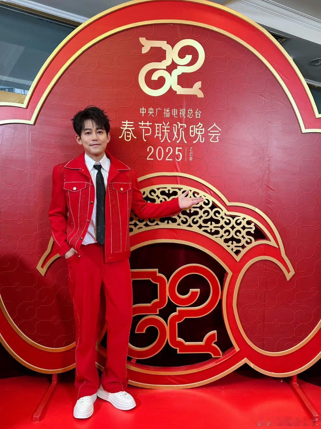 苏醒说妈妈起名好天天上热搜  考古发现：07快男时期就有预言家喊话苏醒妈妈！ 祝
