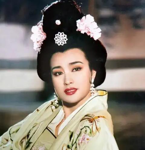 神龙元年，洛阳上阳宫仙居殿内，一个统治天下近半个世纪的女人，在弥留之际口述了一道