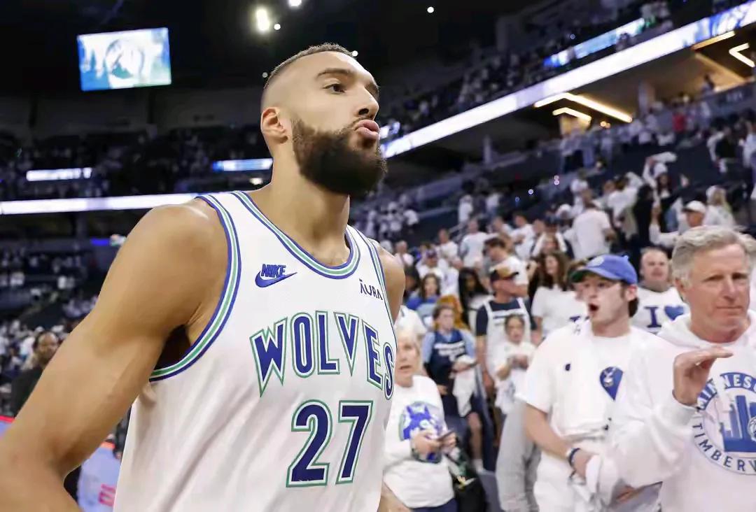 森林狼离开两人，签约三名球员，下赛季还能进入西部决赛吗？
第一，森林狼莫里斯加盟