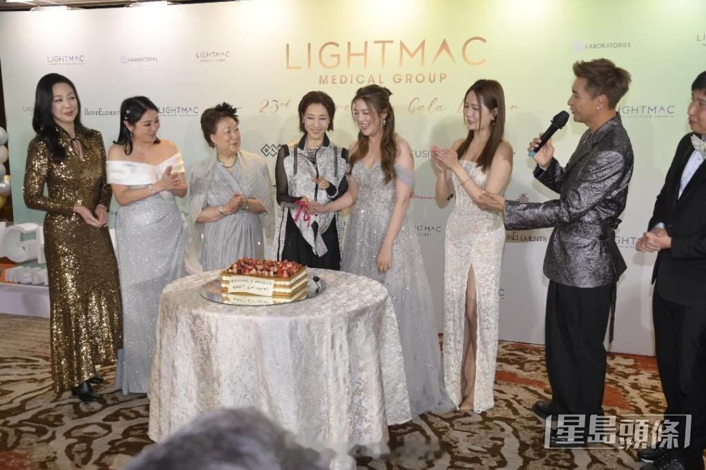 星岛：陈展鹏揭开“扯爆你”护妻发文真相 曼联球员和单文柔名字同音 自嘲原来我老婆