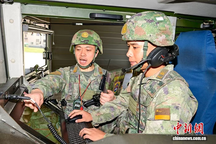 （同心同行长征路）从“一台发射车”到“多型导弹”，他在战位上干了20多年