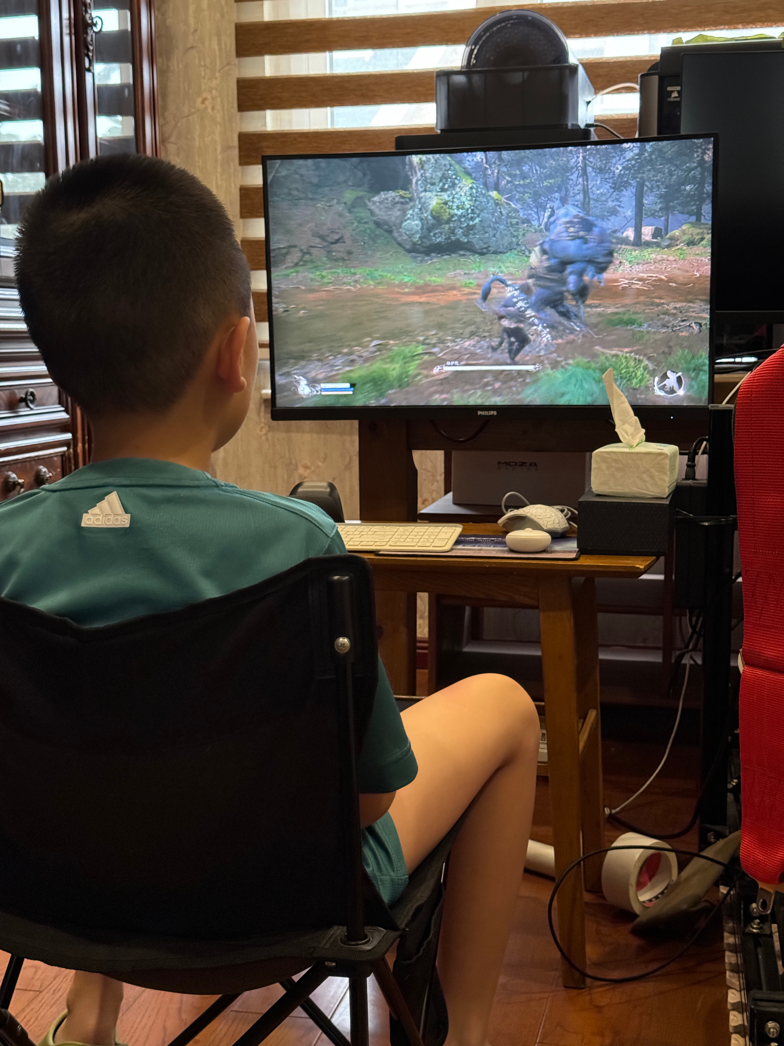挺用功的，学了一上午四大名著[笑cry]，新的8bitdo学习用具也挺顺手… ​