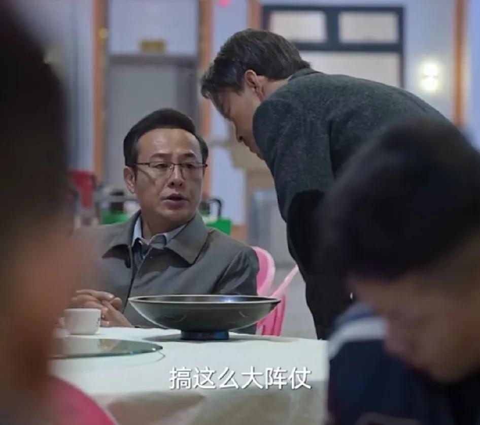 干什么事情都是要看点背景的，这不，这个道理今天又被验证了一次。
话说本地有两所高