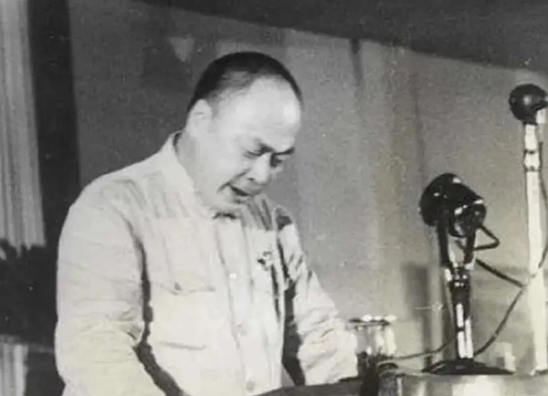 解放上海前夕，中央定下要挑选一位能文能武的将领出任上海市长，首选就是陈毅。可陈毅