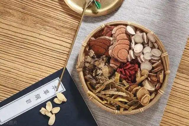 常喝金银花，再厉害的口腔溃疡，也给吓跑了
金银花对于那些容易长口腔溃疡的朋友，可