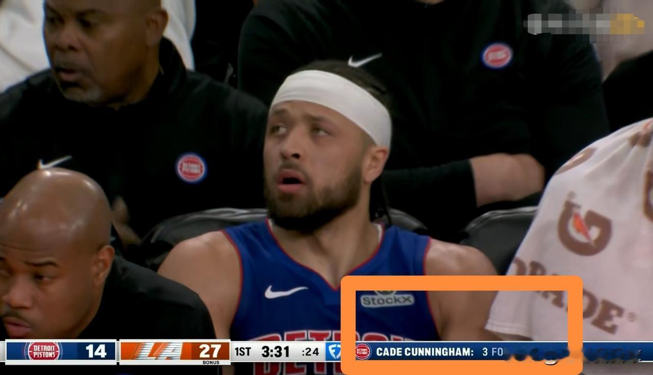 快船终于看到四连胜的希望了！在今天快船主场迎战活塞的比赛中，当时比赛进行到了第一